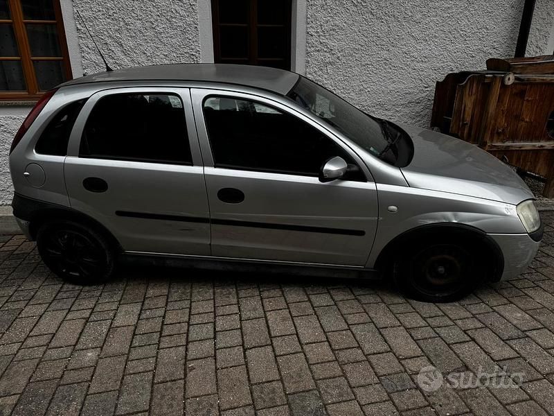 Usata Opel Corsa 75 CV (55 kW) 2001 Berlina