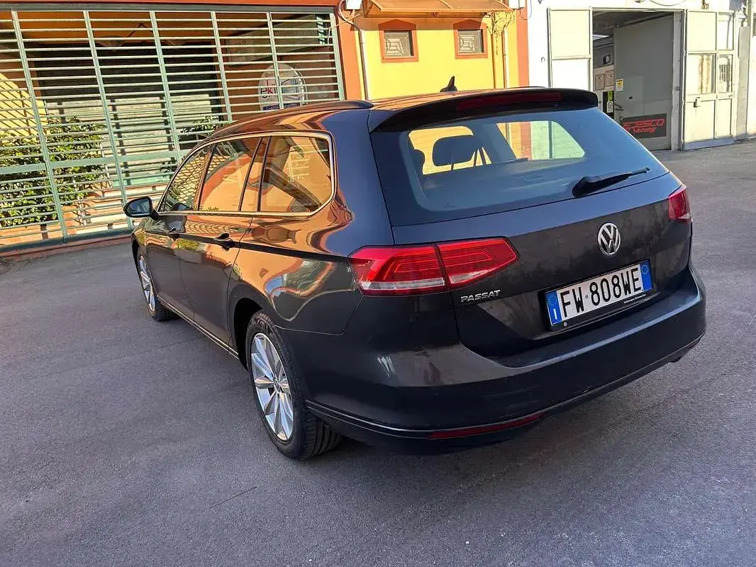 Usata VW Passat Business 120 CV (88 kW) 2019 Grigio Station wagon