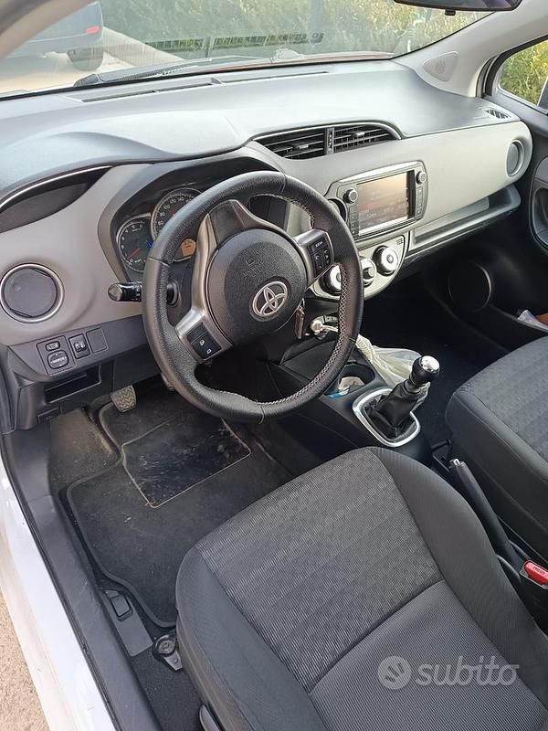 Usata Toyota Yaris 90 CV (66 kW) 2017 Bianco Utilitaria