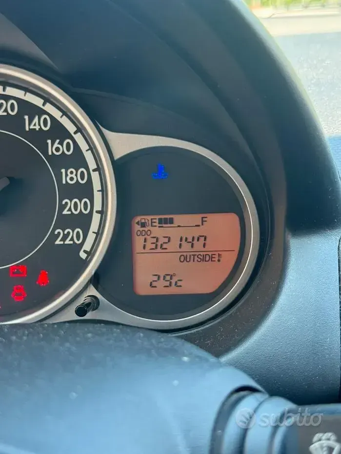 Usata Mazda 2 75 CV (55 kW) 2012 Bianco Utilitaria