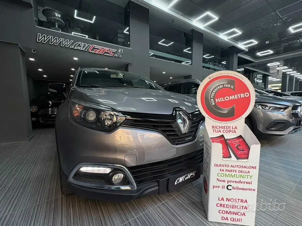 Usata Renault Captur Zen 90 CV (66 kW) 2016 Grigio SUV