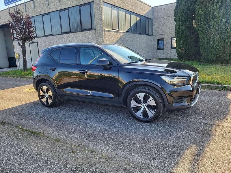 Usata Volvo XC40 Momentum 163 CV (119 kW) 2021 Nero SUV