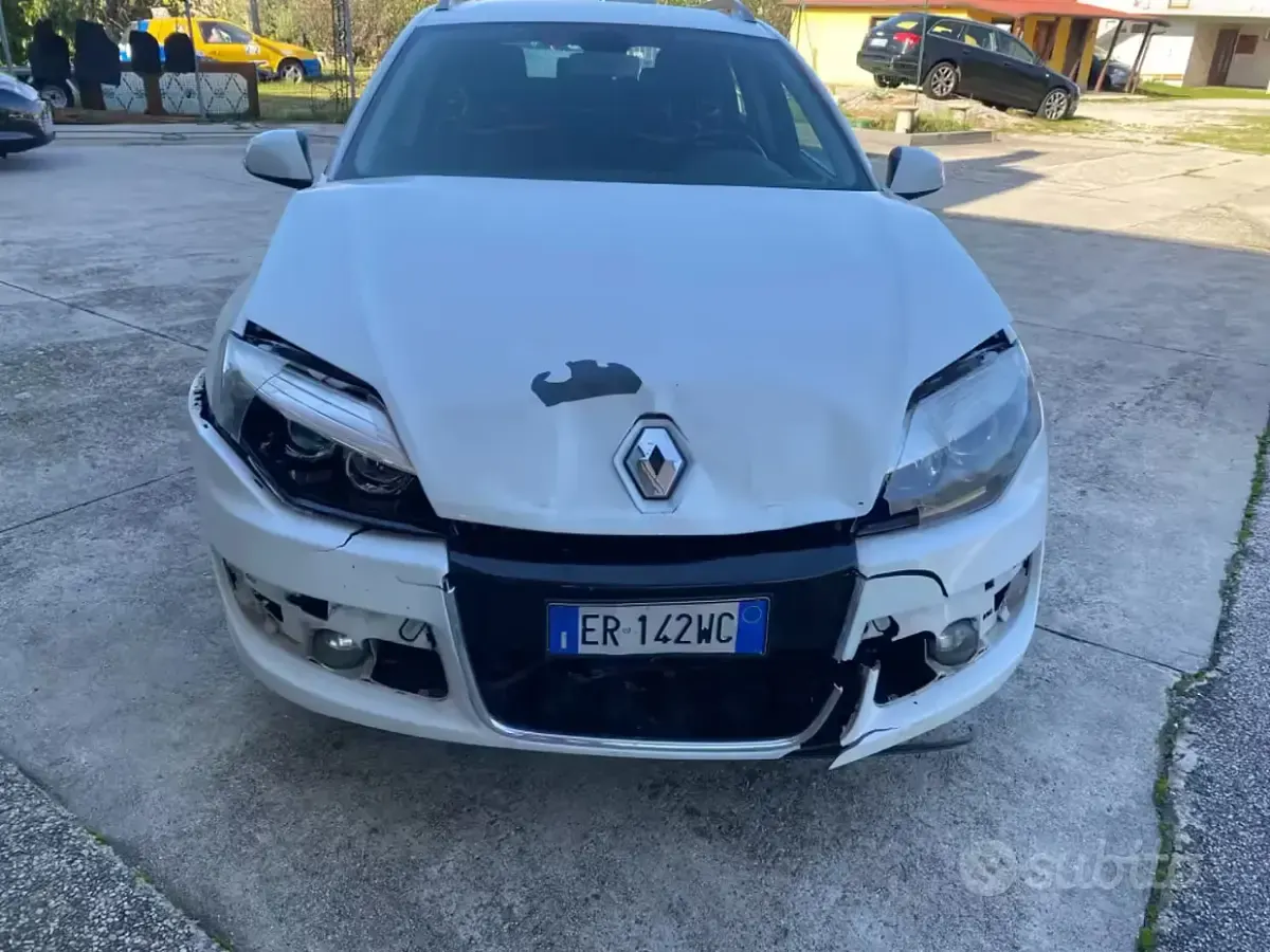 Usata Renault Laguna III 150 CV (110 kW) 2011 Bianco Station wagon