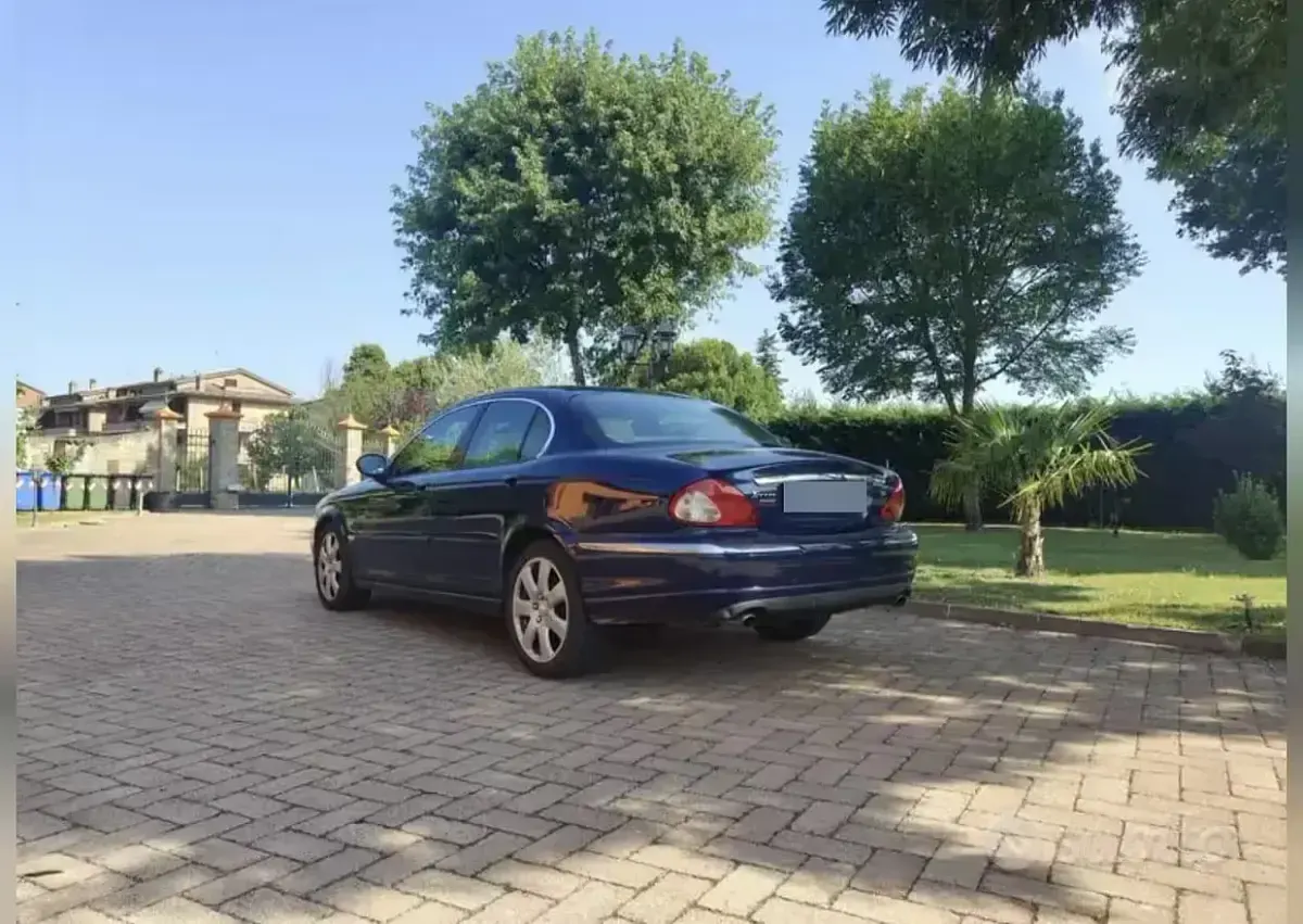 Usata Jaguar X-type 230 CV (169 kW) 2004 Bluazzurro Berlina