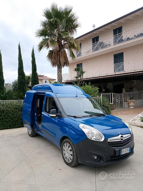 Occasion Fiat Doblò Emotion 120 ch (88 kW) 2013 Bleue Monospace