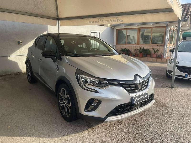Usata Renault Captur Intens 145 CV (106 kW) 2022 Argento SUV
