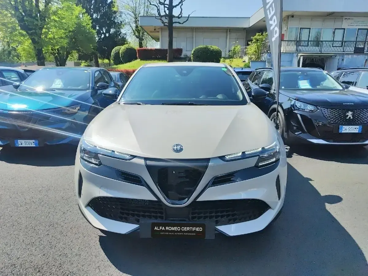 Usata Alfa Romeo GT Junior Edizione Speciale 136 CV (100 kW) 2024 Beige Cabrio