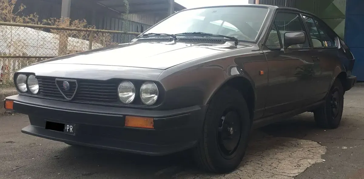 Usata Alfa Romeo GTV 130 CV (95 kW) 1981 Grigio Coupé