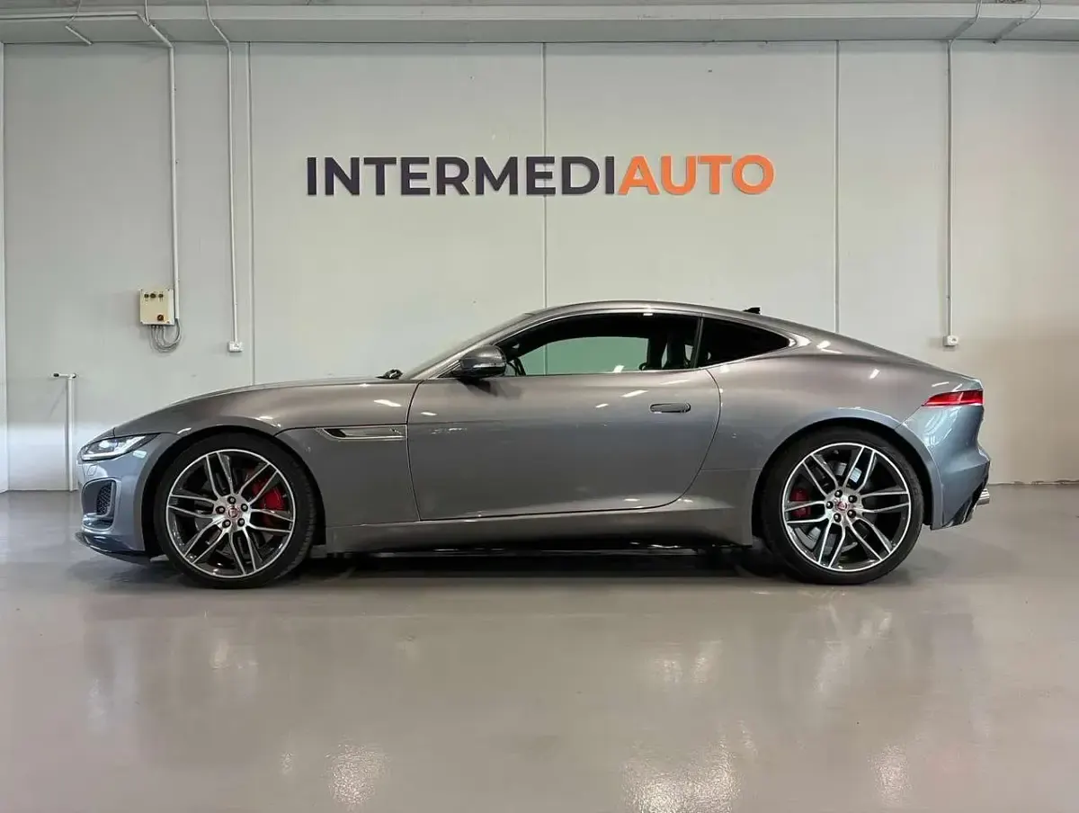 Usata Jaguar F-Type R-Dynamic 450 CV (330 kW) 2020 Grigio Coupé