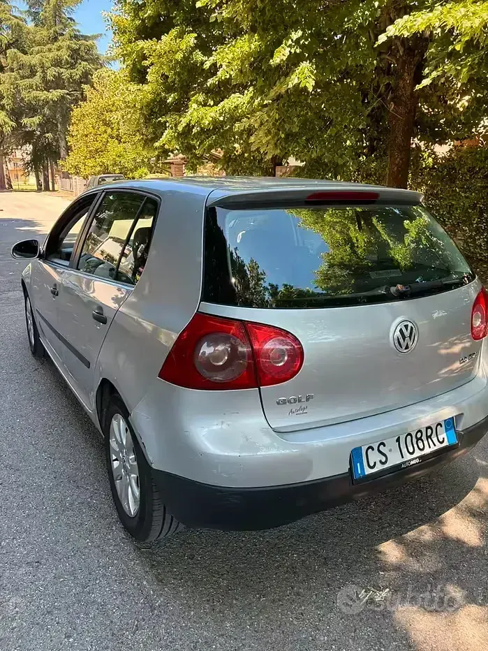 Usata VW Golf IV 105 CV (77 kW) 2005 Grigio Berlina