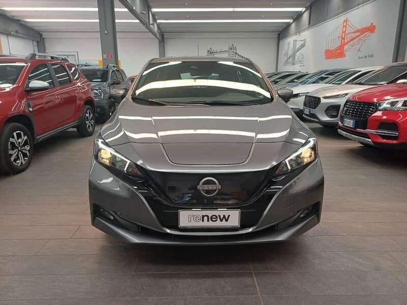 Usata Nissan Leaf Acenta 89 kW (122 CV) 2023 Grigio scuro metallizzato Utilitaria