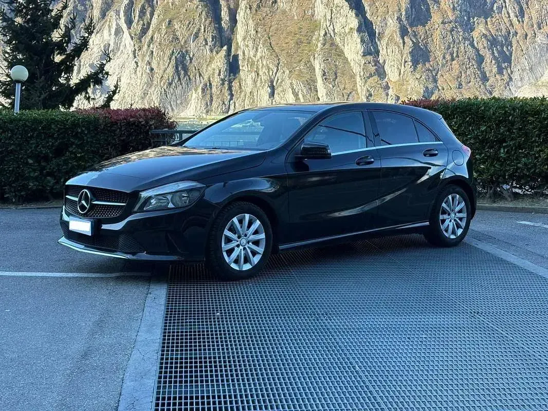 Usata Mercedes A160 90 CV (66 kW) 2017 Nero Utilitaria