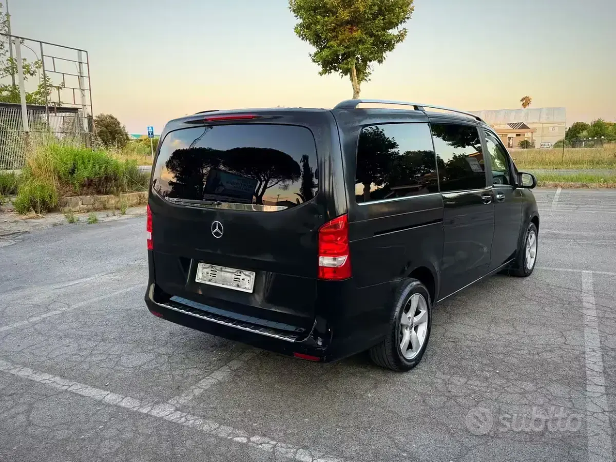 Usata Mercedes V220 Executive 163 CV (119 kW) 2015 Nero Monovolume