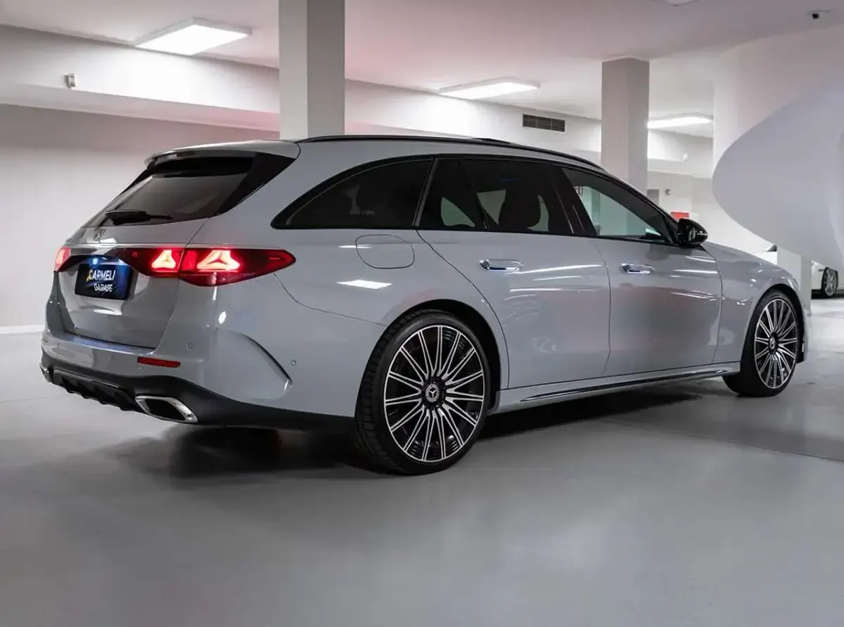 Usata Mercedes E220 AMG Line Premium Plus 197 CV (144 kW) 2024 Grigio alpi standard manufaktu Station wagon