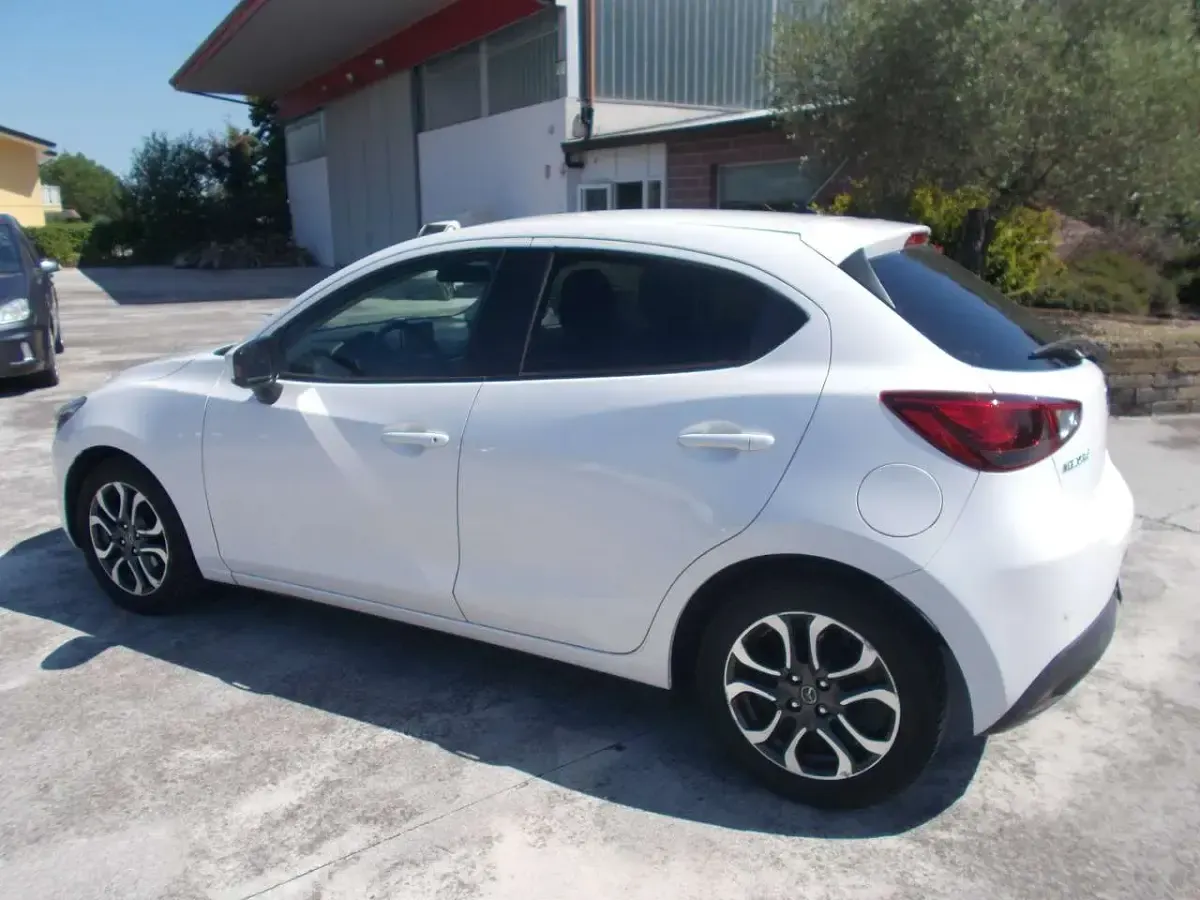 Usata Mazda 2 Exceed 105 CV (77 kW) 2016 Bianco Utilitaria