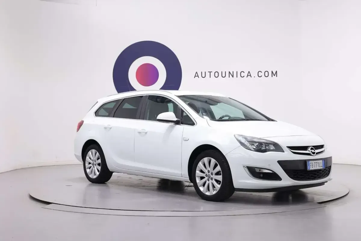 Usata Opel Astra 140 CV (102 kW) 2015 Grigio Station wagon