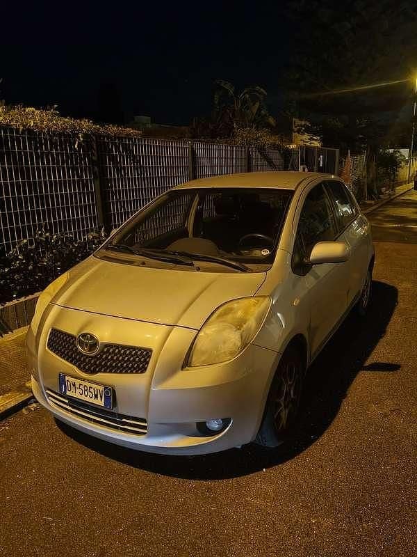 Usata Toyota Yaris 87 CV (63 kW) 2008 Grigio Berlina