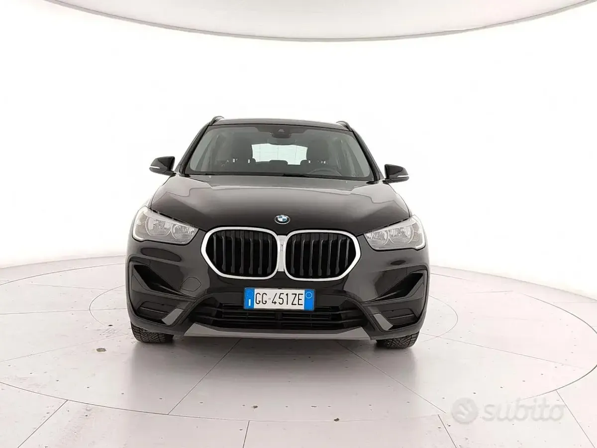 Käytetty BMW X1 116 HP (85 kW) 2021 Musta Katumaasturi