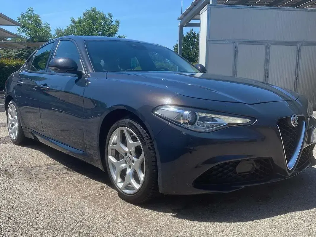 Usata Alfa Romeo Giulia Executive 160 CV (117 kW) 2019 Grigio Berlina