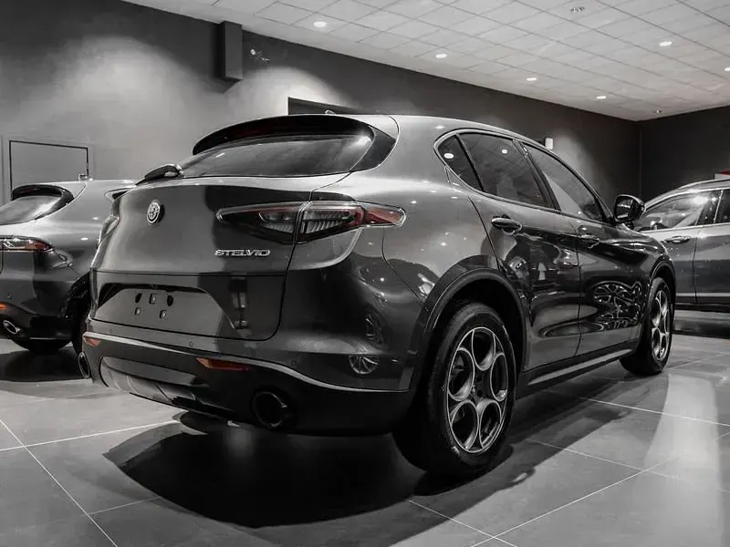 Usata Alfa Romeo Stelvio Sprint 160 CV (117 kW) 2024 Rosso SUV