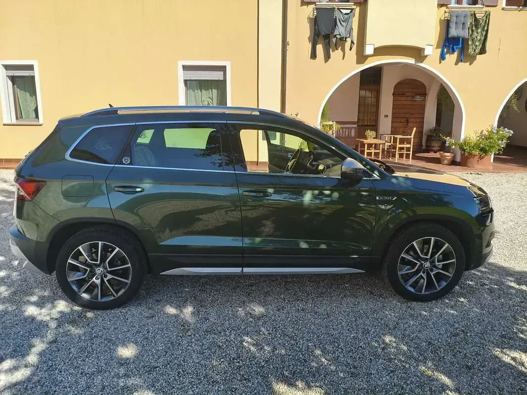 Usata Skoda Karoq Scout 4x4 150 CV (110 kW) 2019 Verde SUV
