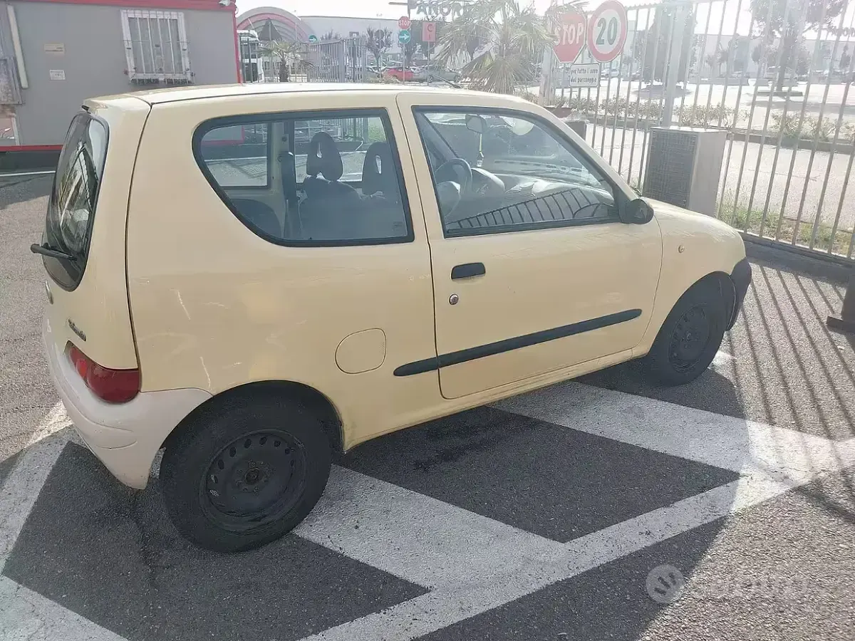 Usata Fiat 600 54 CV (39 kW) 2004 Giallo Berlina