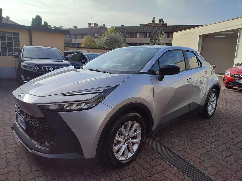 Usata Toyota C-HR Active 140 CV (102 kW) 2024 Bianco SUV