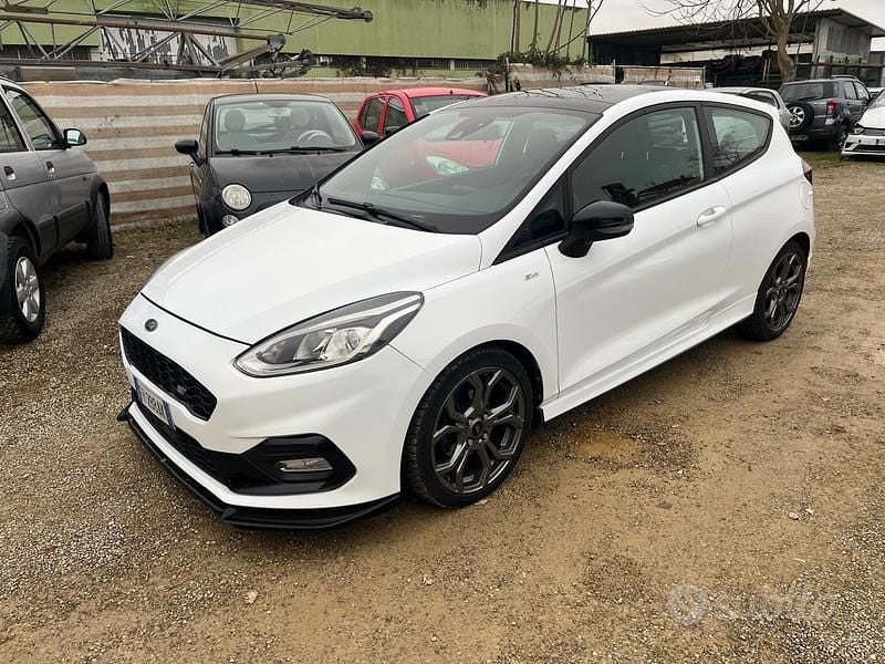 Bianco Usata 2018 Ford Fiesta ST-Line Tre volumi | 7800 € (Super prezzo) - Immagine 1/4