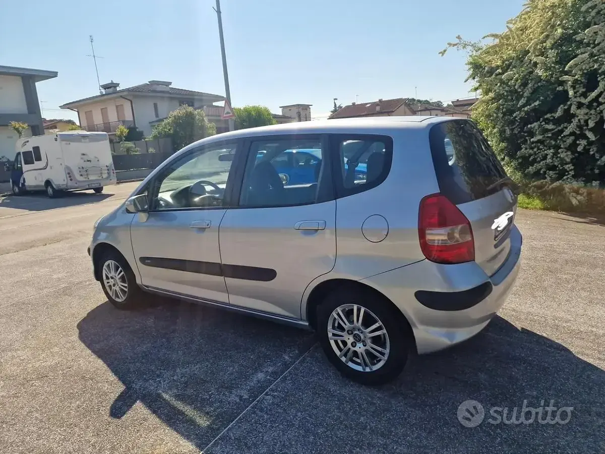 Usata Honda Jazz 83 CV (61 kW) 2006 Grigio Utilitaria
