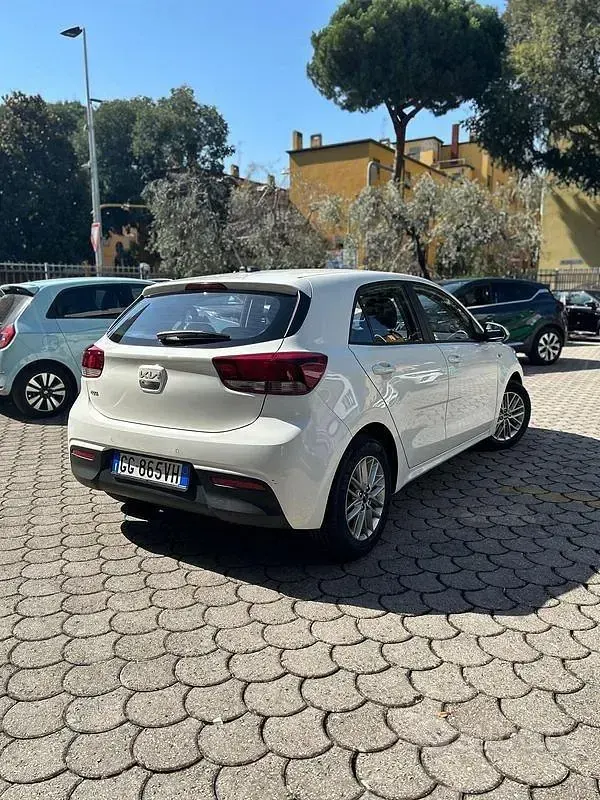 Usata Kia Rio Style 85 CV (62 kW) 2022 Bianco Berlina
