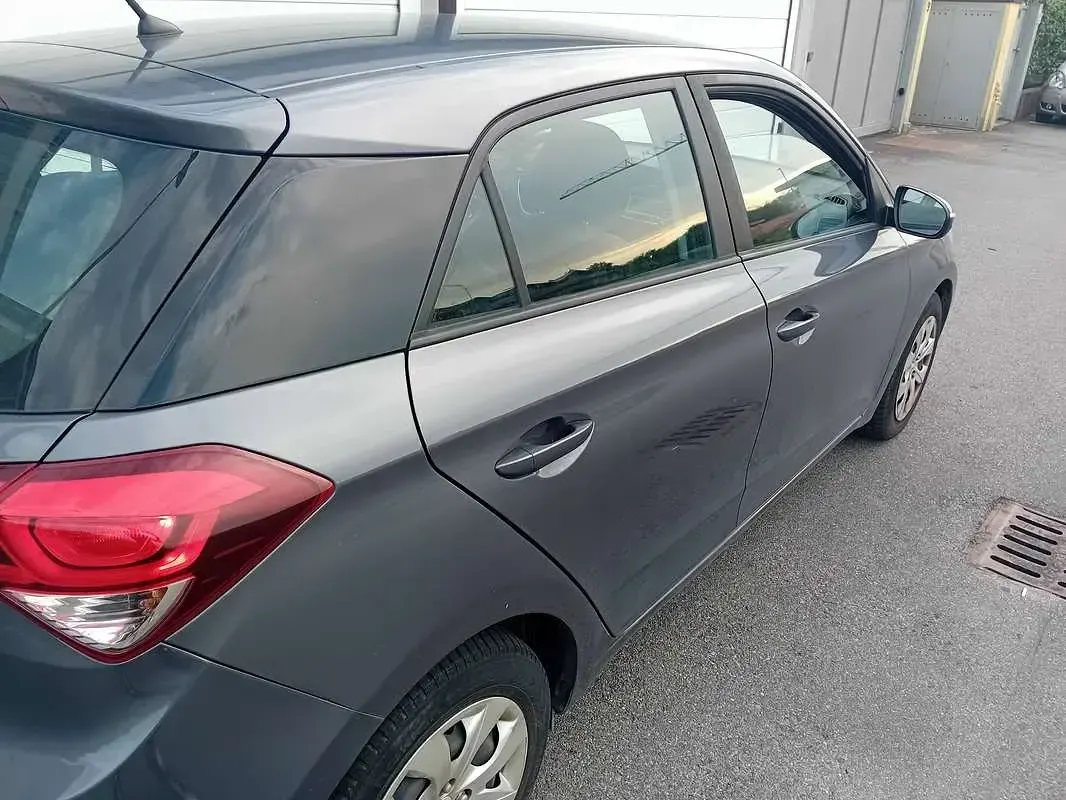 Usata Hyundai i20 Classic 75 CV (55 kW) 2017 Grigio Utilitaria