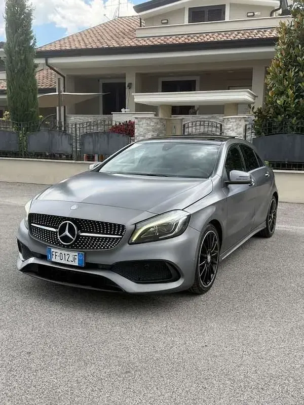 Usata Mercedes A200 Premium 136 CV (100 kW) 2016 Grigio Utilitaria