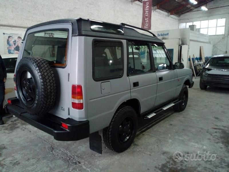 Usata Land Rover Discovery 113 CV (83 kW) 1992 Grigio SUV