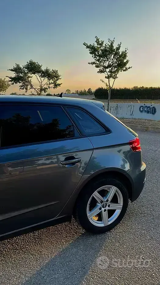 Usata Audi A3 Admired 116 CV (85 kW) 2019 Grigio Berlina