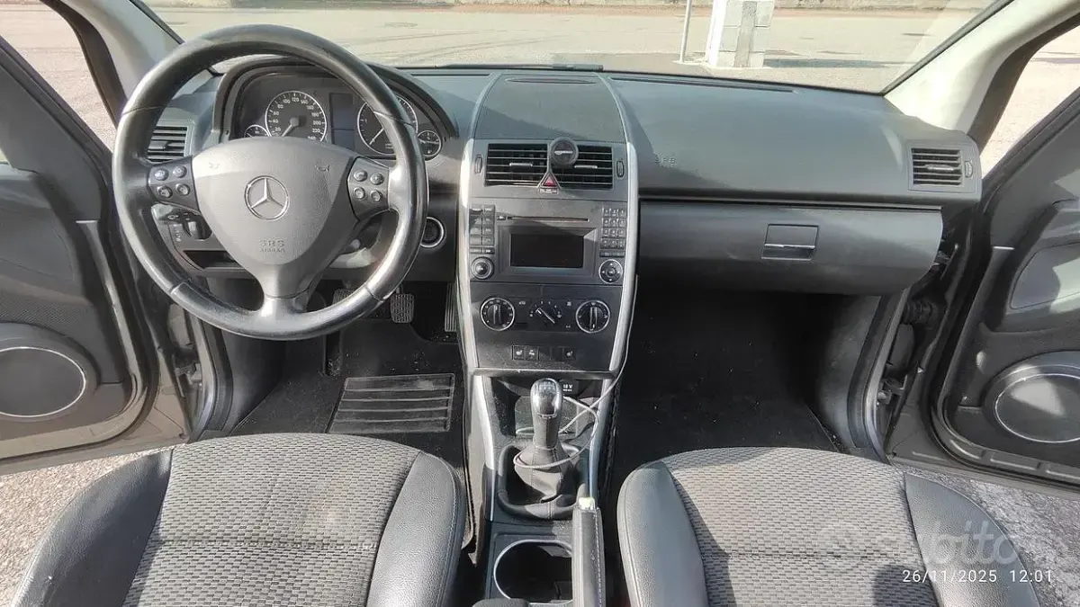 Usata Mercedes A180 Avantgarde 109 CV (80 kW) 2010 Grigio Berlina