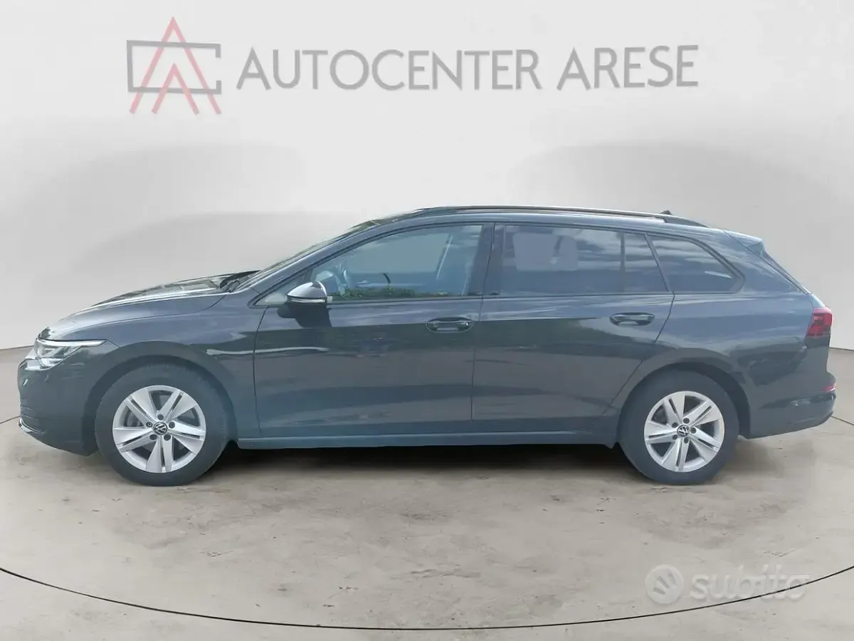 Usata VW Golf VIII Life 116 CV (85 kW) 2022 Grigio Station wagon