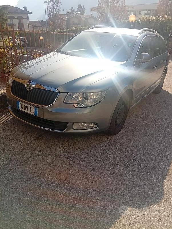 Usata Skoda Superb 170 CV (125 kW) 2011 Grigio Station wagon