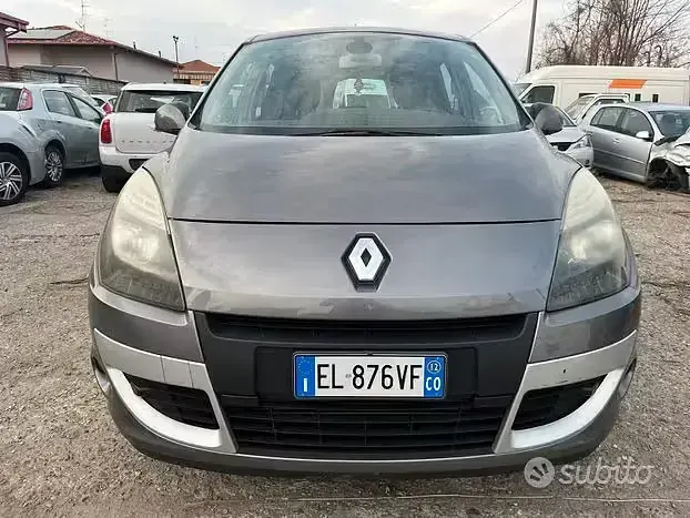 Usata Renault Scénic 110 CV (80 kW) 2012 Grigio Monovolume