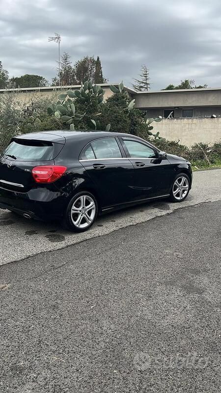Nero Usata 2014 Mercedes A180 Due volumi | 10.000 € - Immagine 1/2