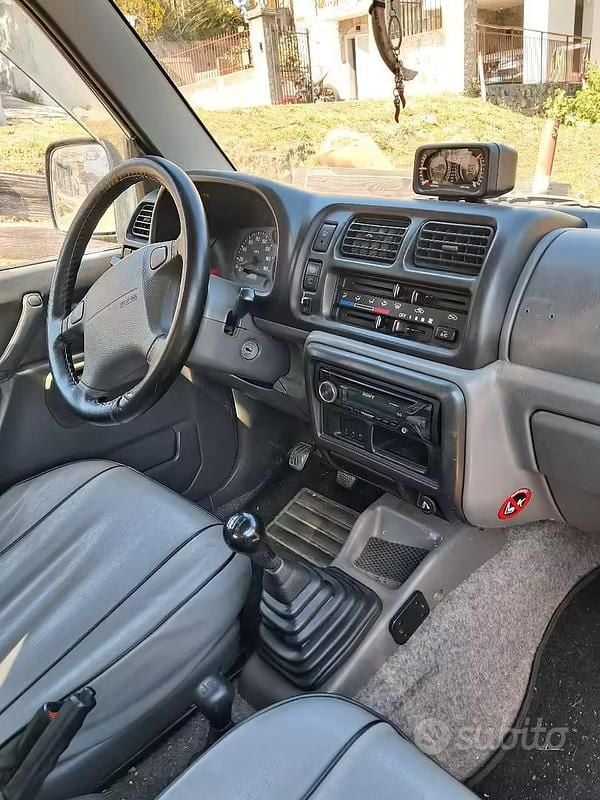 Usata Suzuki Jimny 80 CV (58 kW) 2000 Verde SUV