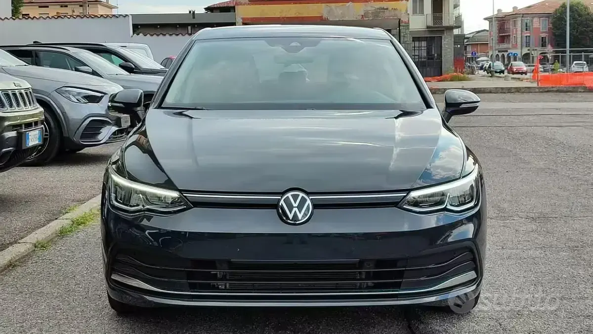 Usata VW Golf VIII Style 110 CV (80 kW) 2024 Grigio Berlina