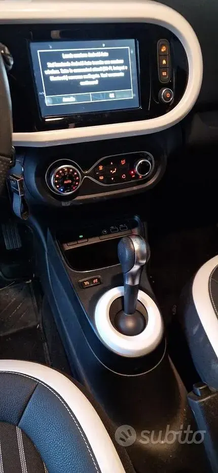 Usata Renault Twingo Techno 30 kW (42 CV) 2024 Nero Utilitaria