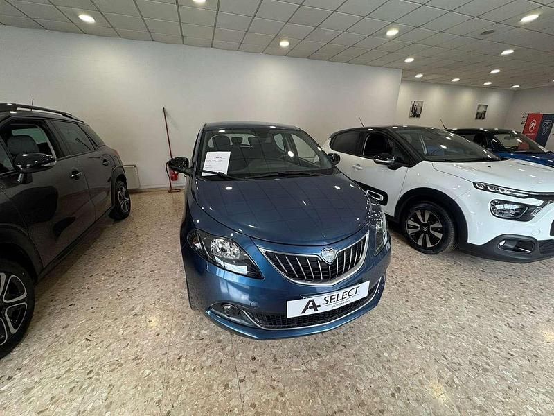 Usata Lancia Ypsilon Silver 69 CV (50 kW) 2023 Blu/azzurro Utilitaria