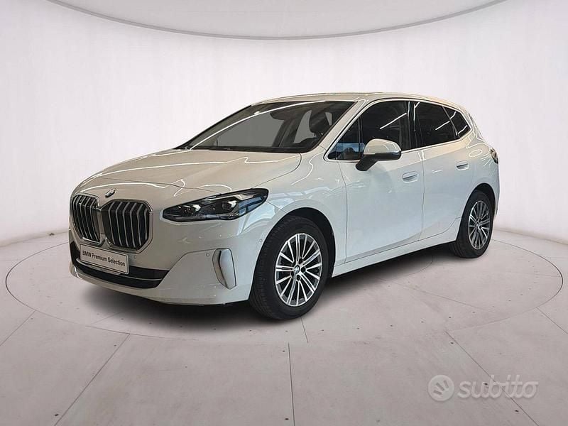 Usata BMW 218 Active Tourer Luxury Line 150 CV (110 kW) 2023 Alpin white Monovolume