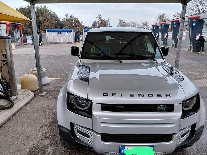 Usata Land Rover Defender SE Dynamic 249 CV (183 kW) 2022 Argento SUV