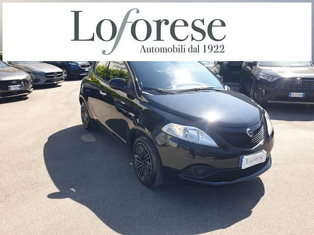 Usata Lancia Ypsilon Gold 69 CV (50 kW) 2019 Nero metallizzato