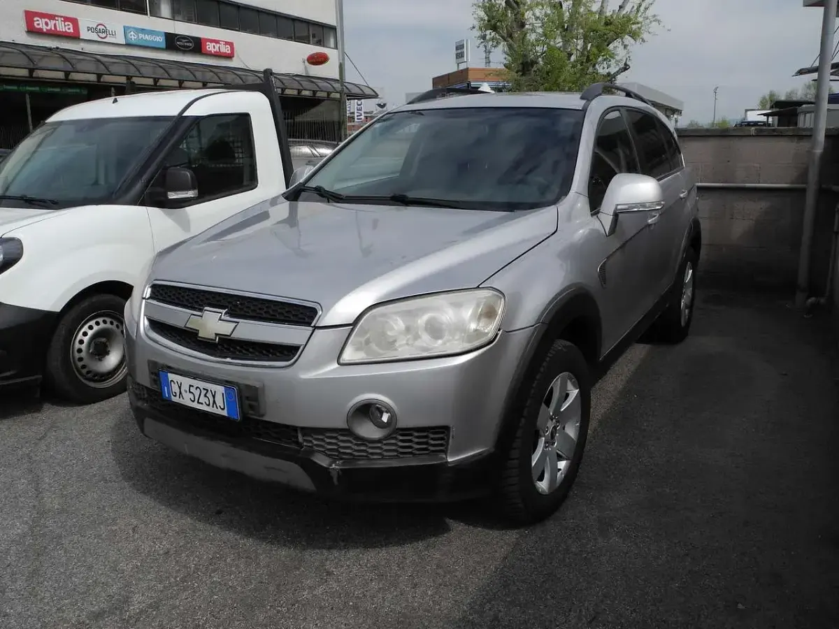 Begagnad Chevrolet Captiva 150 HK (110 kW) 2007 Grå SUV