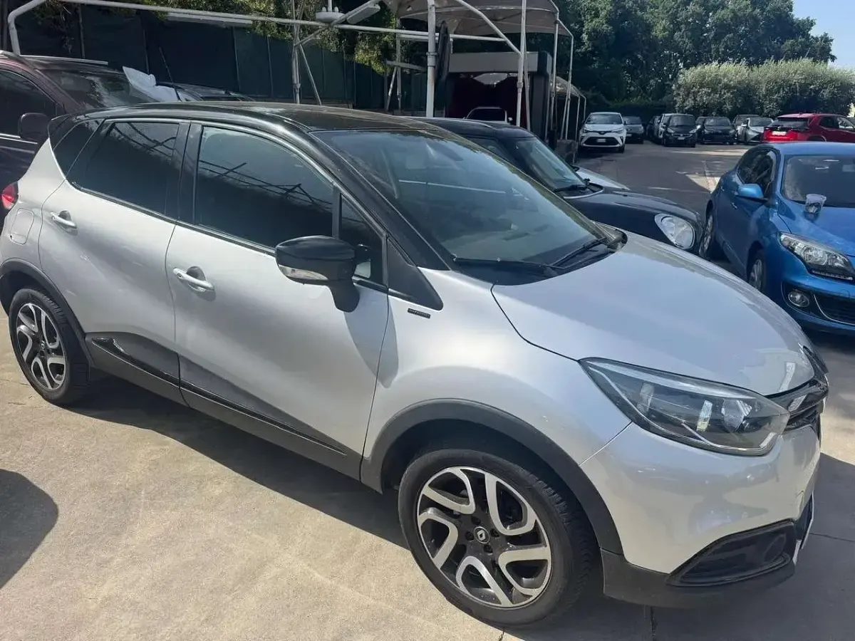 Usata Renault Captur 90 CV (66 kW) 2017 Argento SUV