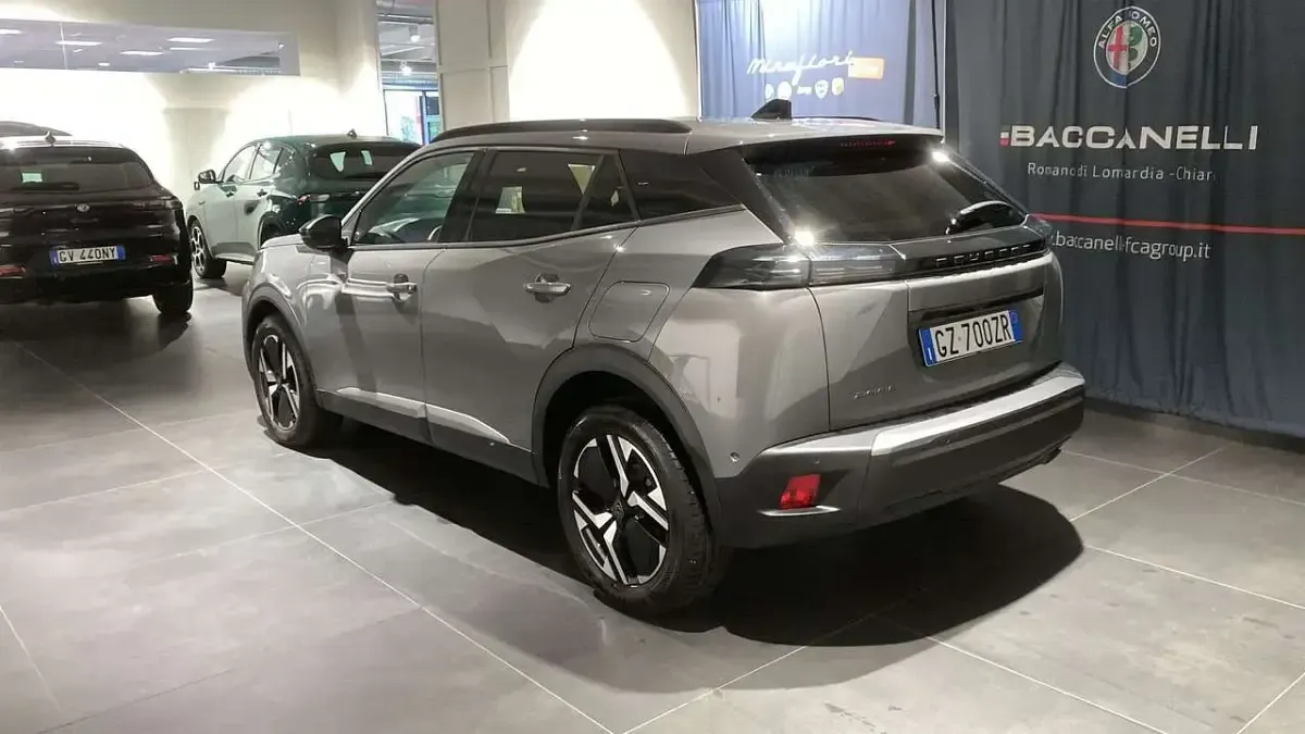 Usata Peugeot 2008 Allure 102 CV (75 kW) 2025 Grigio SUV