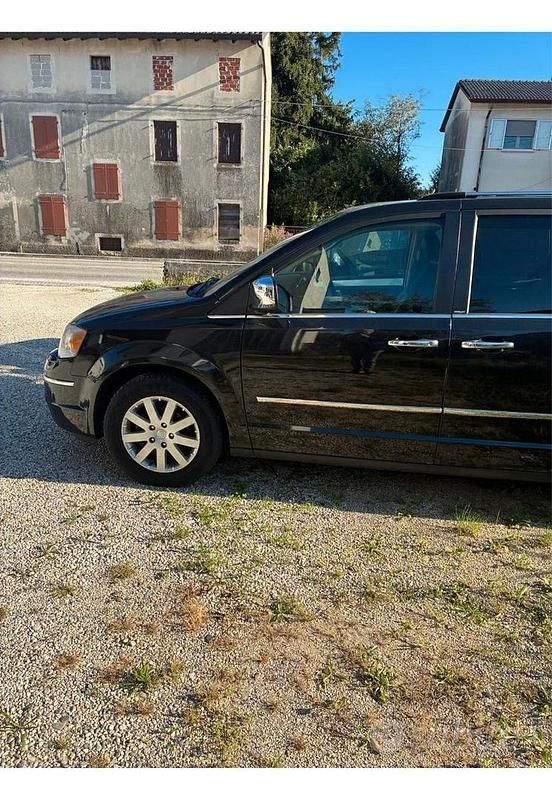 Usata Chrysler Grand Voyager 163 CV (119 kW) 2009 Blu Monovolume